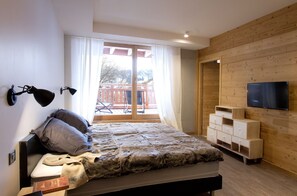 Drift to sleep in the comfortable Double bed after a wonderful day outside.