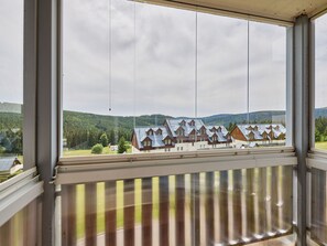 Himmel, Eigentum, Gebäude, Fenster, Wolke, Holz, Schatten, Pflanze, Haus, Fussboden