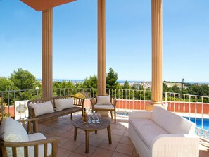 Ciel, Meubles, Propriété, Table, Canapé, Bleu Azur, Ombre, Bois, Mobilier De Jardin, Arbre