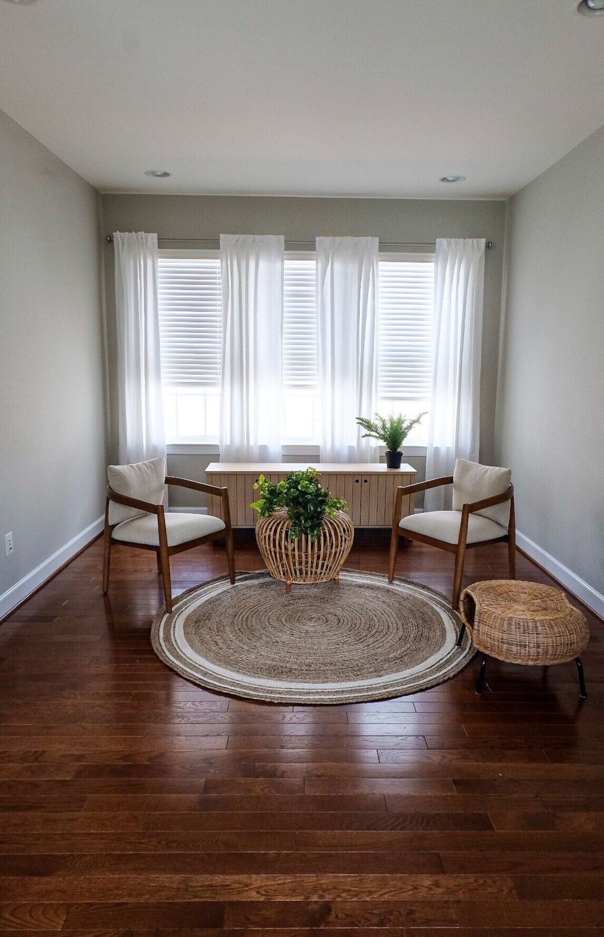 LUX HOME 5 BD, GIFT CARD, GAME ROOM, and more!