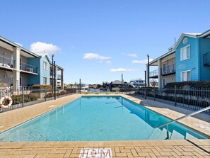 Taking a dip in paradise. #poolsidevibes #vacationrental