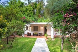 villetta con giardino e patio esterno esclusivo 