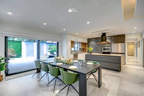 MODERN MINIMALISt OPEN CONCEPT DESIGN