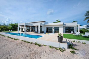 Wind Upon The Waves Villa 