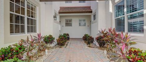 Welcome to Our Seasonal Rental First Floor Coach Home in Hawksridge of Naples