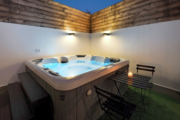 Bain à remous extérieur