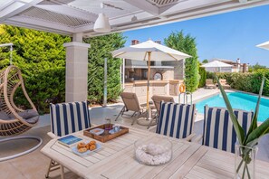 Outdoor brunch & dining area by the private pool.