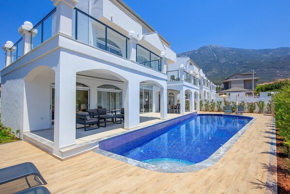 Beautiful villa with private pool and terrace