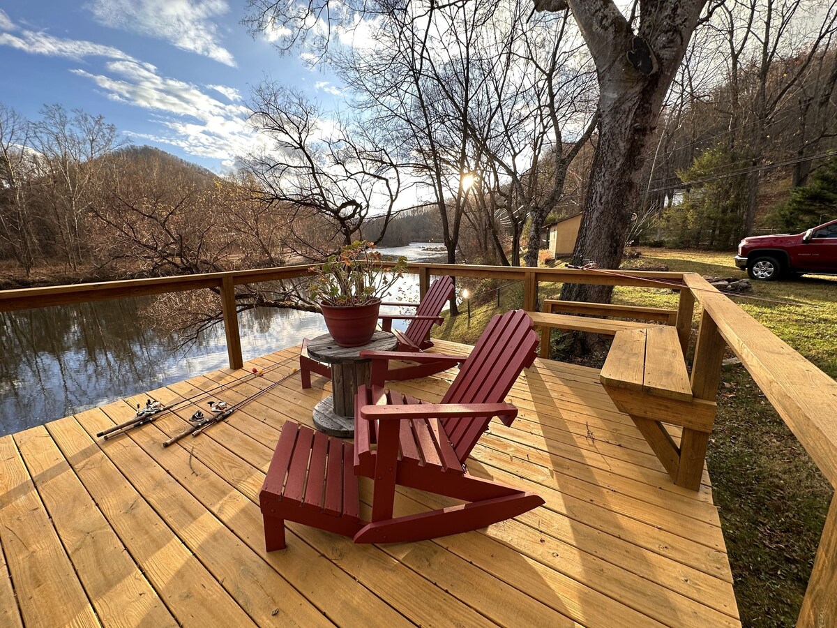 Riverfront 2 Bedroom Cabin on the Nolichucky River