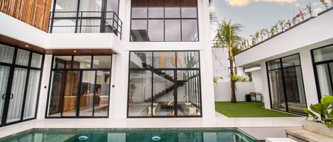 Piscina interior/exterior