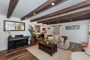 Livingroom (2)