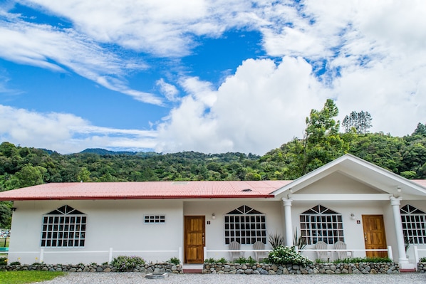 Fachada da propriedade