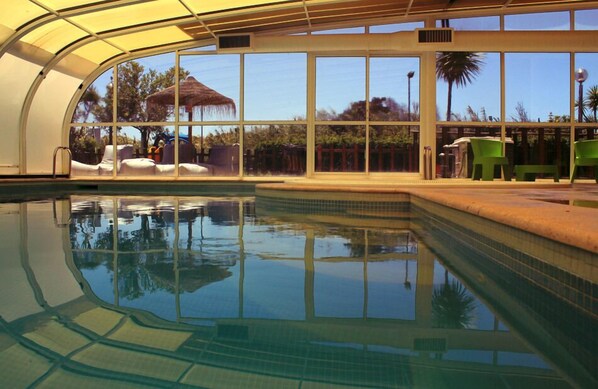 Indendørs pool