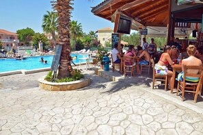Poolside bar