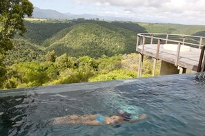 Infinity pool