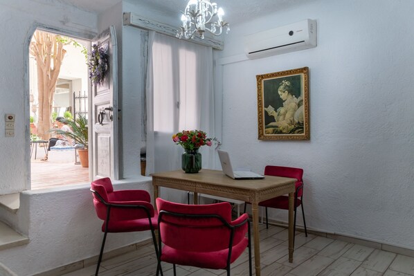 Concierge desk
