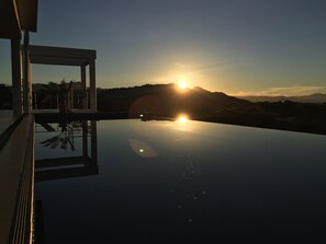Infinity pool