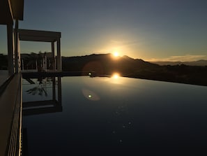Infinity pool