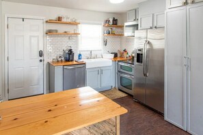 The kitchen is fully stocked with all the essentials. 