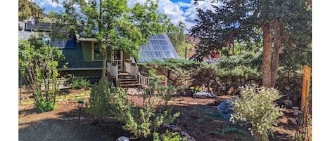 We keep it green at The White Yarrow Inn House. Welcome eco-lovers! 
