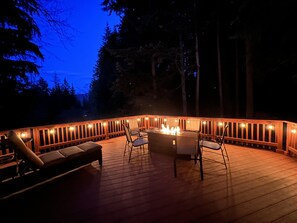 Star gaze from the deck or Wine and Dine around the warm flames