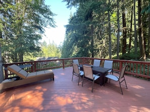 Enjoy a relaxing time on the deck -Has a Large gas fire pit and BBQ grill 