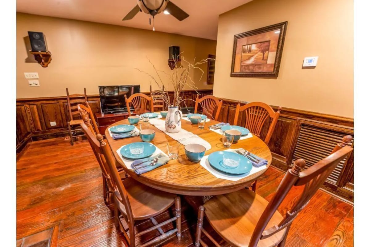 3 Family friendly Waterfront homes w/pool, private property with amenities!