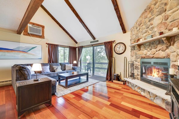 Tannersville Vacation Rental | 3BR | 2.5BA | 1,450 Sq Ft | Stairs Required