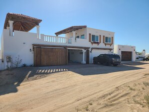 Casa "Sea Life's Beauty"   
Playa Encanto. Tiburones Street.
24/7 Security