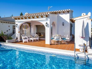 Water, Sky, Property, Furniture, Swimming Pool, Building, Blue, Azure, Chair, Outdoor Furniture