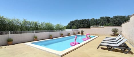 Sky, Plant, Tree, Water, Land Lot, Rectangle, Swimming Pool, Shade, Grass, Flooring