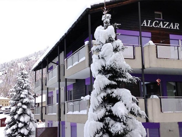 Eigentum, Gebäude, Schnee, Lila, Die Architektur, Baum, Einfrieren, Fassade, Fenster, Grundeigentum