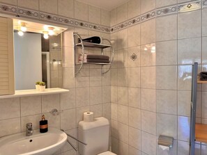 Armatur, Eigentum, Zapfhahn, Spiegel, Sinken, Bad Sink, Badezimmer, Interior Design, Beleuchtung, Die Architektur