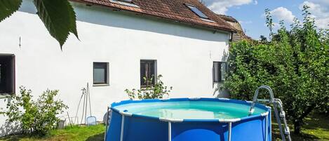 Blue, Garden, Swimming Pool, Backyard, Shade, Estate, Leisure, Lawn, Yard, Landscaping