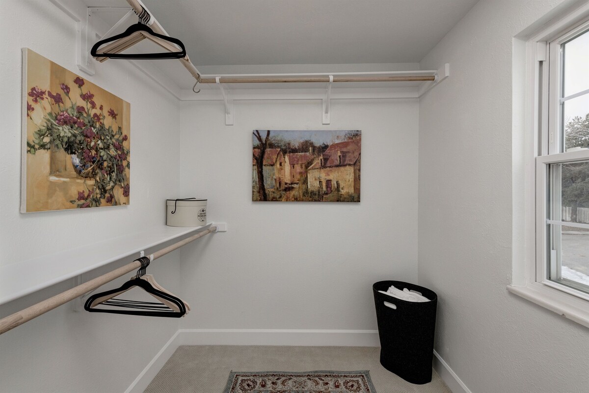 Hidden Gem – Ideal 4 Bedroom Centennial House