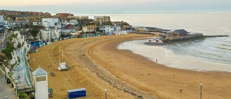 Viking Bay Sunrise - Eva's View  - 2 Bedroom Seaview Apartment - Broadstairs - holidayletsinkent.co.uk