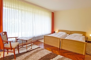 1.Schlafzimmer mit Doppelbett