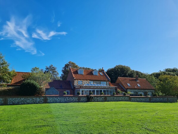 Filed Piece Cottage, Burnham Market: Rear elevation of the property