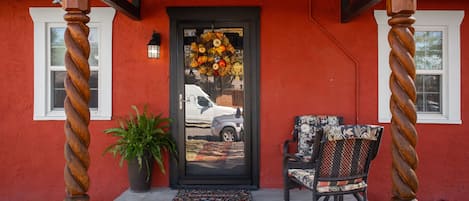 Cute craftsman Bungalow only one block from downtown, Newly remodeled interior. 