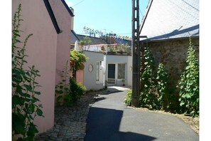 Entrée du studio, à droite en face