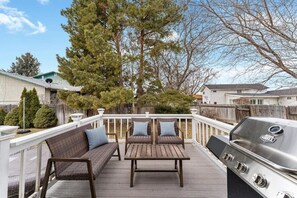 Deck w/Seating