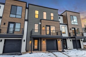 Welcome Home! 2 car tandem garage, 3 bedroom, 2.5 bathroom. Right on the Trails!