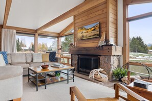 Living Area - Fireplace is not for guest use