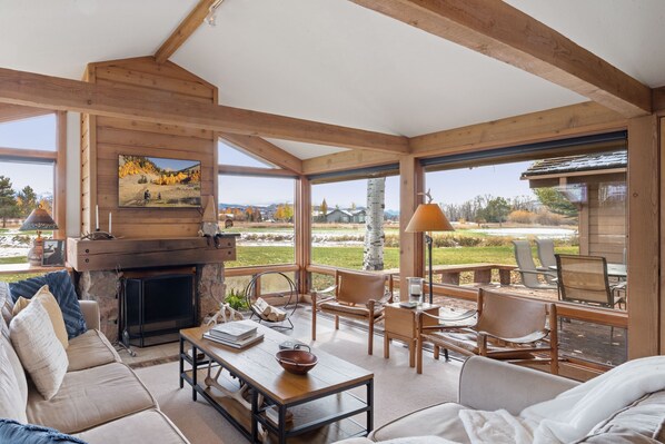 Living Area - Fireplace is not for guest use