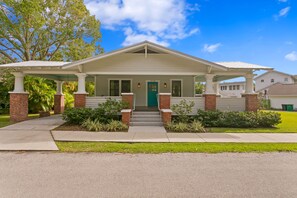 Hyde Park Historic Bungalor