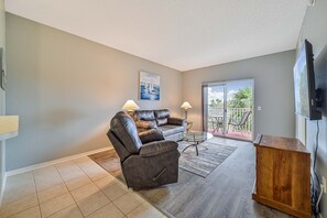 GBW301 - Living with comfortable seating and flat screen TV. Sliding doors open up to the balcony