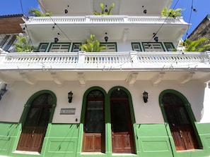 Façade