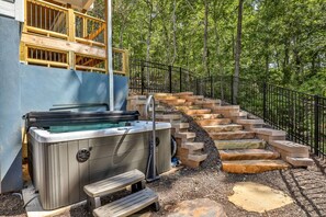 Large outdoor spa that seats 7.  Stone steps up to the backyard.