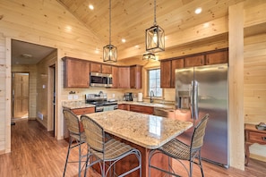 Kitchen | 1,150 Sq Ft | Free WiFi | Full Gourmet Kitchen | Walk to Loon Lake