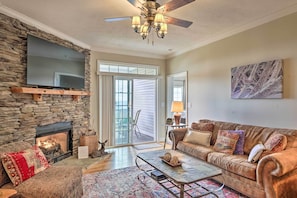 Living Room | Free WiFi | Gas Fireplace | Sleeper Sofa